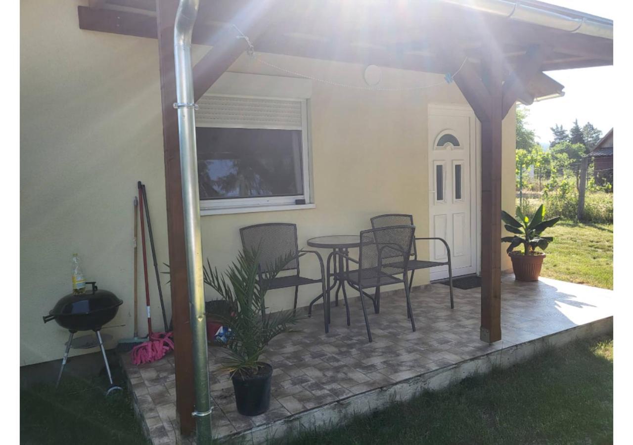 Forras Vendeghaz Apartment Tata Exterior foto