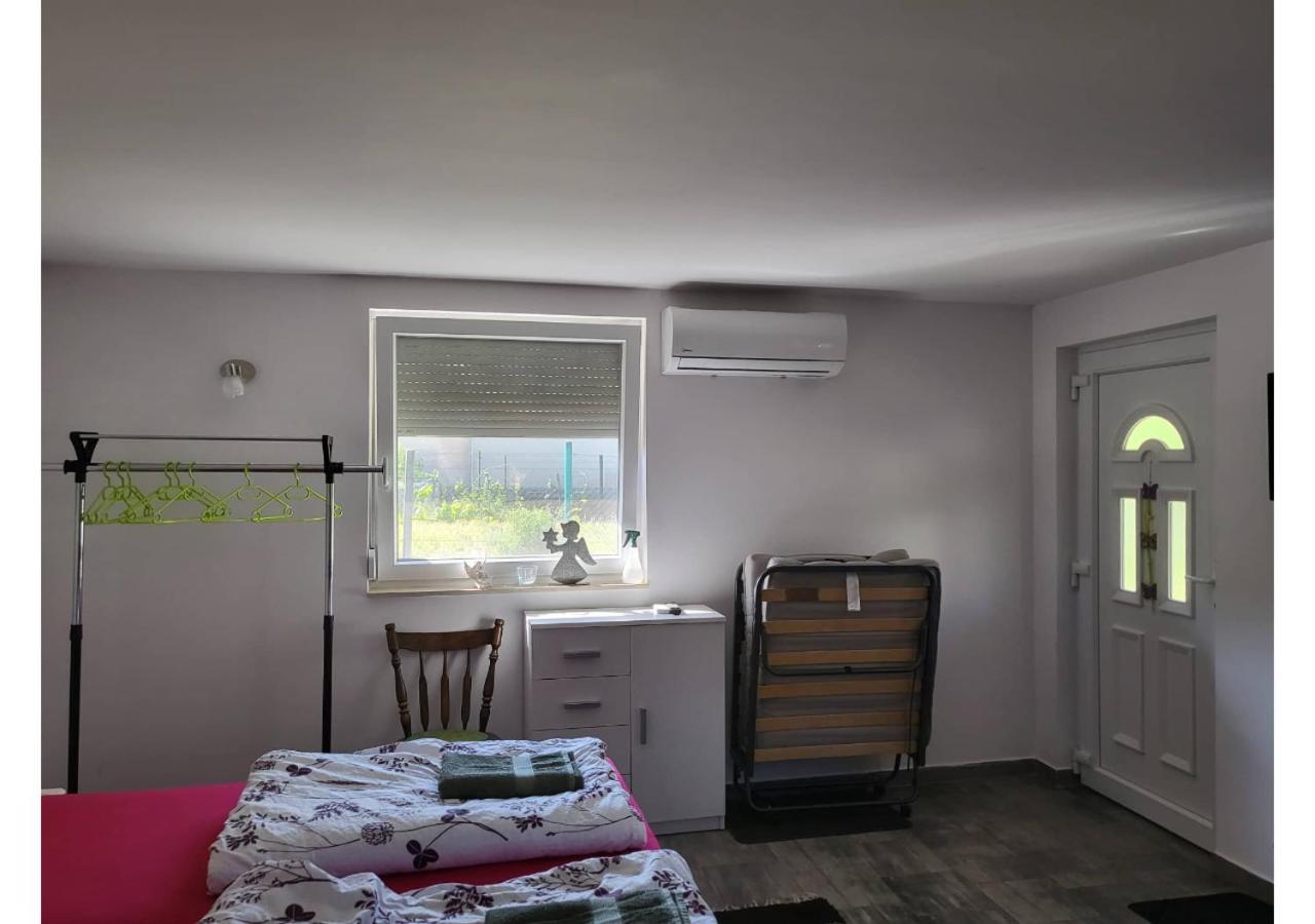 Forras Vendeghaz Apartment Tata Exterior foto