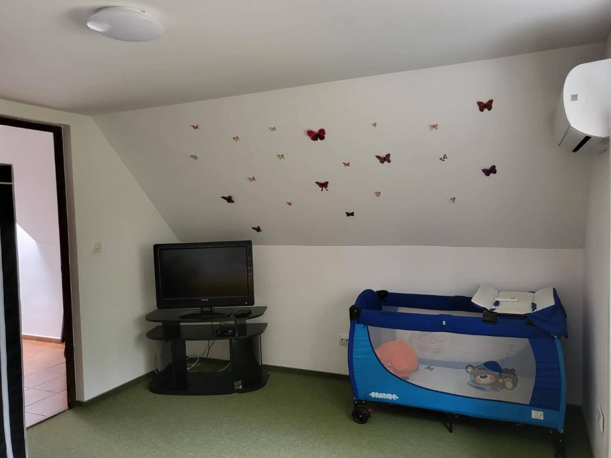 Forras Vendeghaz Apartment Tata Exterior foto