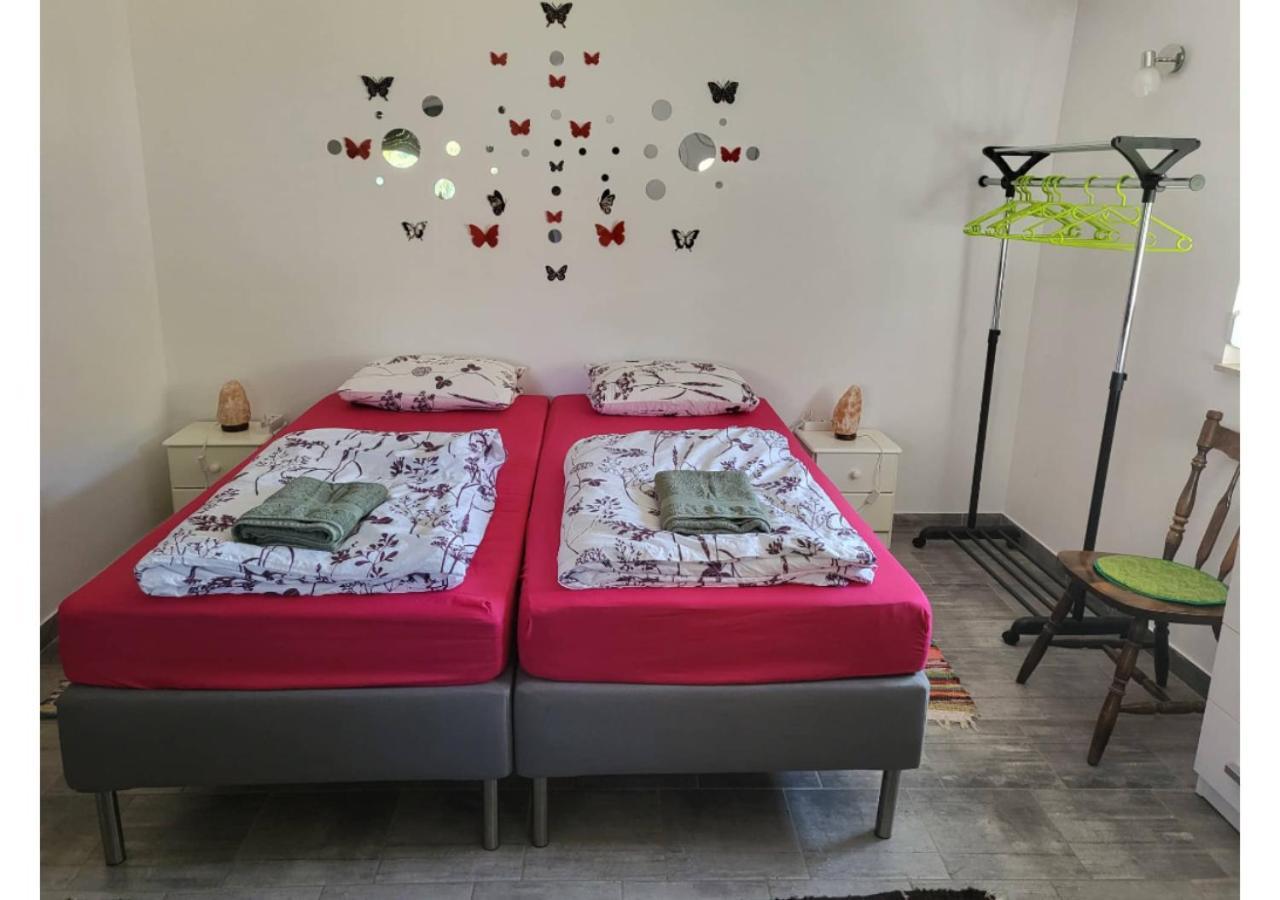 Forras Vendeghaz Apartment Tata Exterior foto
