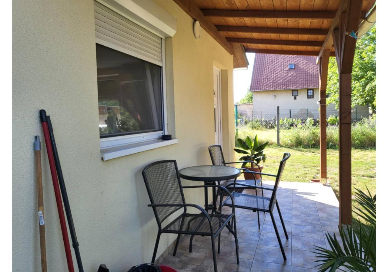 Forras Vendeghaz Apartment Tata Exterior foto
