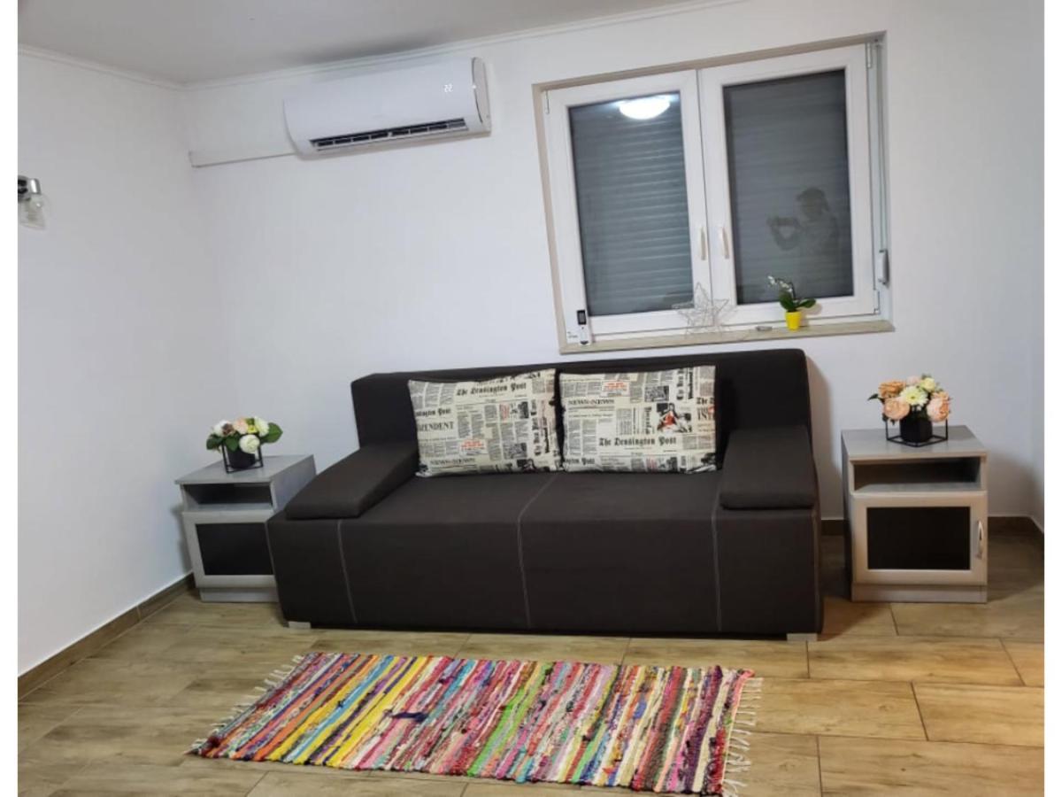 Forras Vendeghaz Apartment Tata Exterior foto